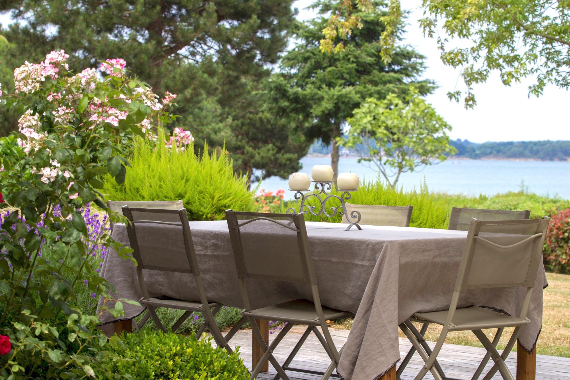 petit déjeuner en terrasse vue mer